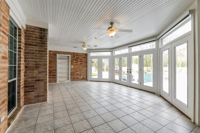 209 Pine Willow Court, Friendswood, TX 77546