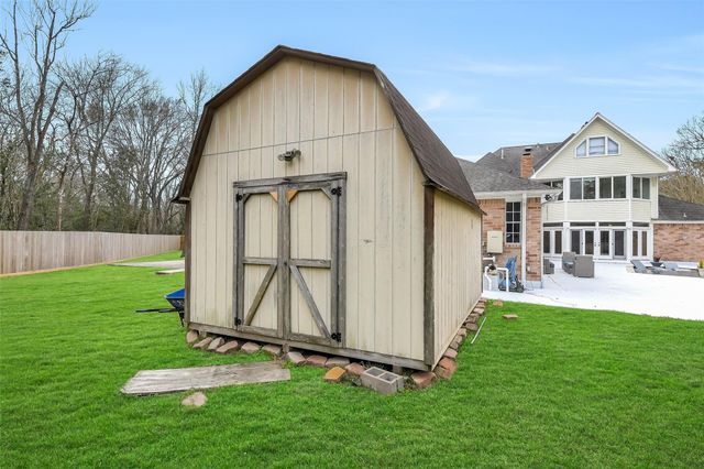 209 Pine Willow Court, Friendswood, TX 77546