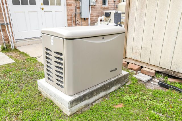 209 Pine Willow Court, Friendswood, TX 77546