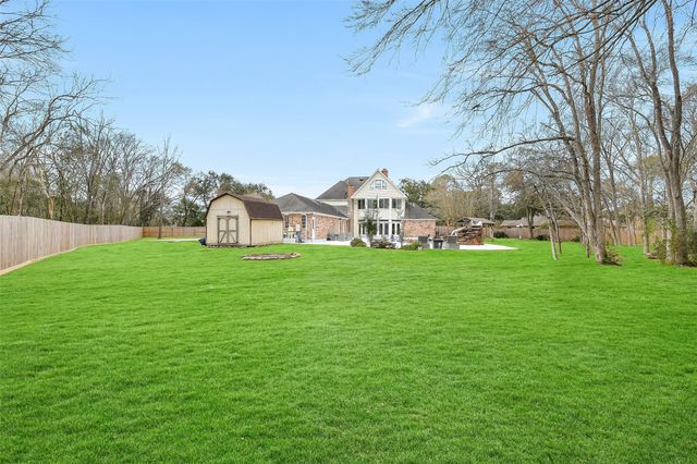 209 Pine Willow Court, Friendswood, TX 77546