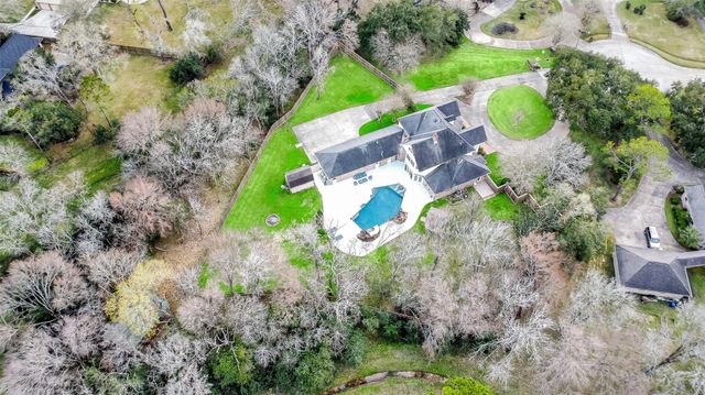 209 Pine Willow Court, Friendswood, TX 77546