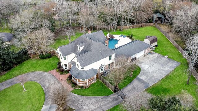 209 Pine Willow Court, Friendswood, TX 77546