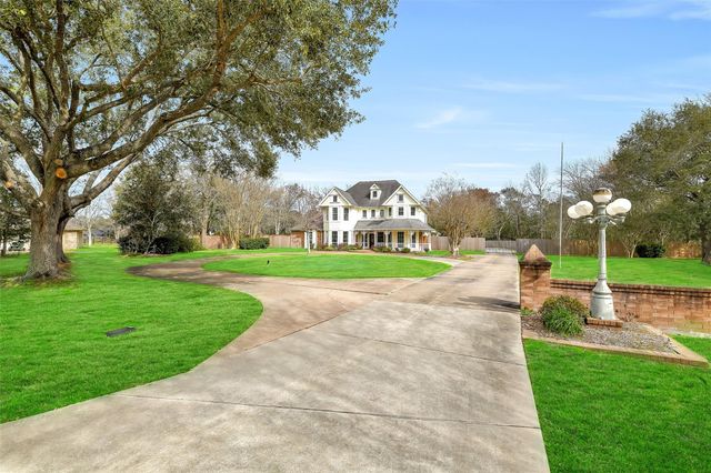 209 Pine Willow Court, Friendswood, TX 77546