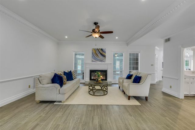 209 Pine Willow Court, Friendswood, TX 77546