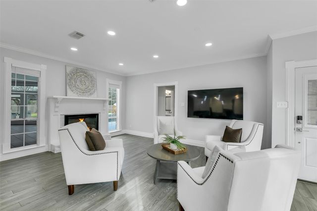 209 Pine Willow Court, Friendswood, TX 77546