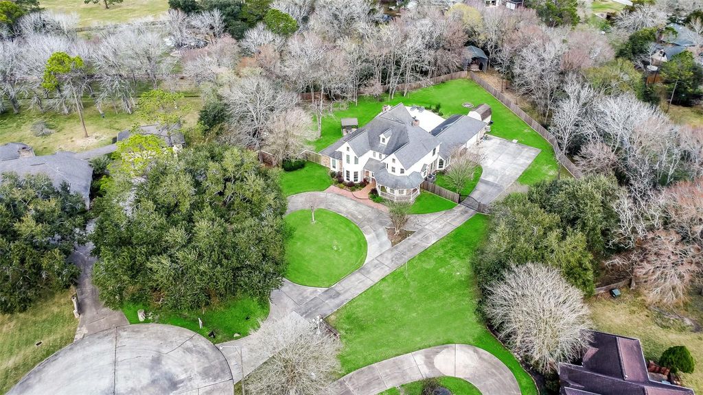 209 Pine Willow Court, Friendswood, TX 77546