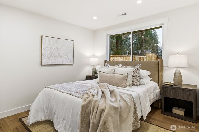 5003 239th Place SW, Lake Forest Park, WA 98043