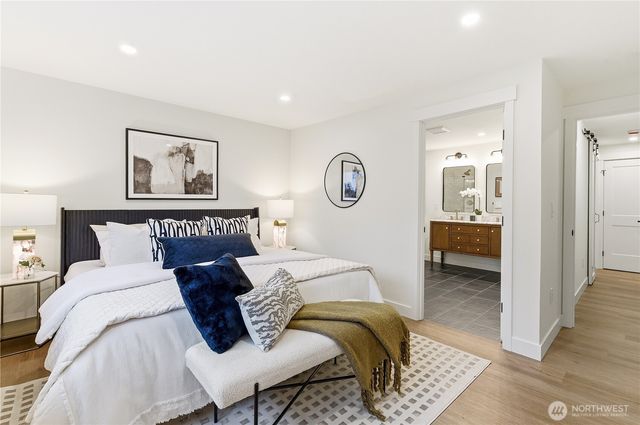 5003 239th Place SW, Lake Forest Park, WA 98043