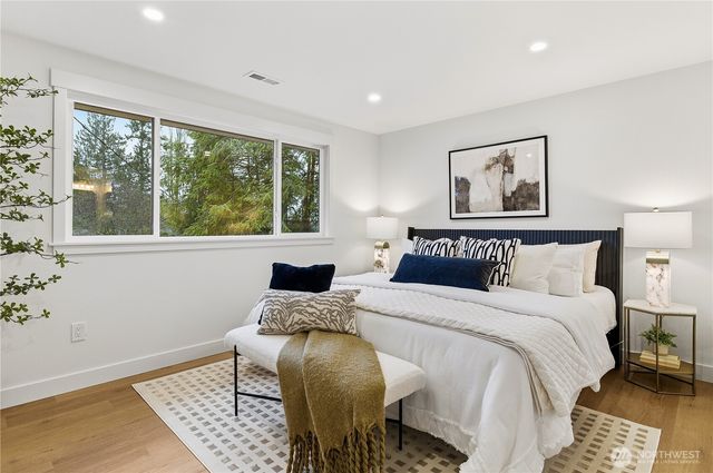 5003 239th Place SW, Lake Forest Park, WA 98043