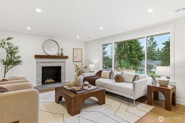 5003 239th Place SW, Lake Forest Park, WA 98043