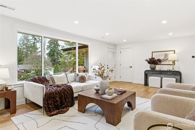 5003 239th Place SW, Lake Forest Park, WA 98043