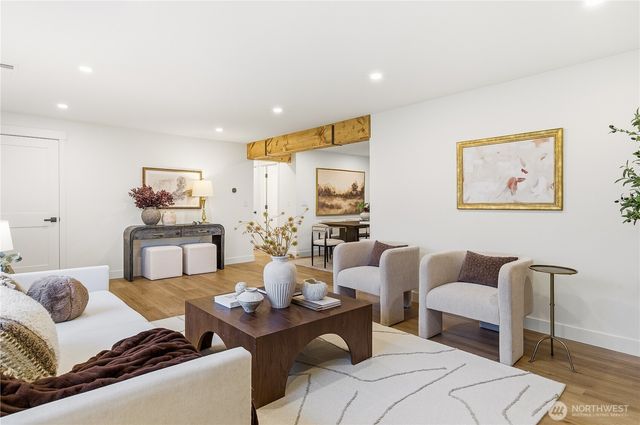 5003 239th Place SW, Lake Forest Park, WA 98043