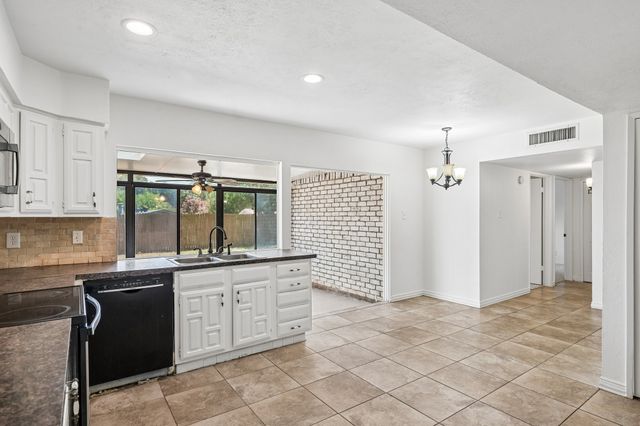 4010 Rushview Drive, Arlington, TX 76016