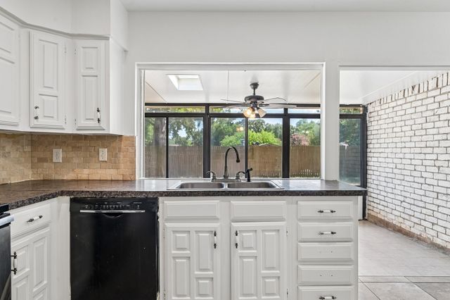 4010 Rushview Drive, Arlington, TX 76016