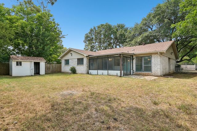 4010 Rushview Drive, Arlington, TX 76016