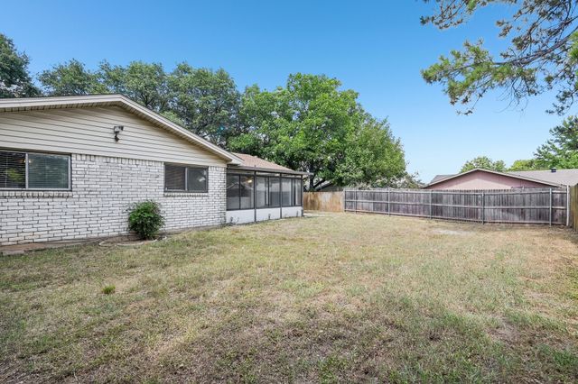 4010 Rushview Drive, Arlington, TX 76016