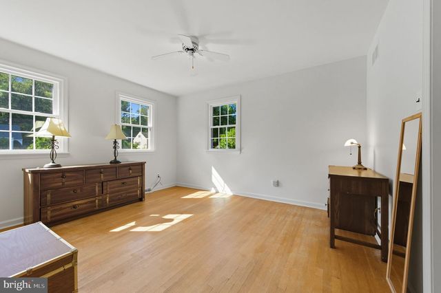 2 JOBS LN, Newark, DE 19711