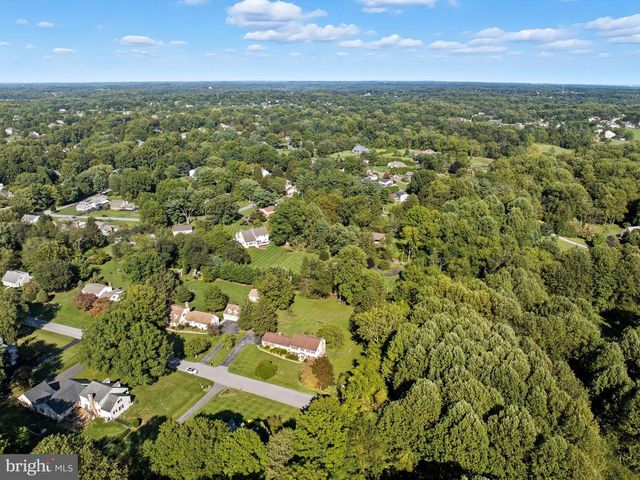 2 JOBS LN, Newark, DE 19711