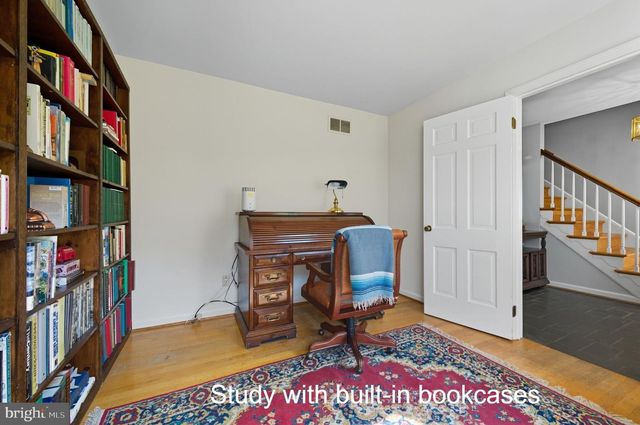 2 JOBS LN, Newark, DE 19711
