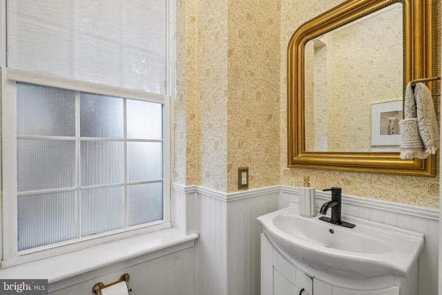 336 1ST AVE, Phoenixville, PA 19460