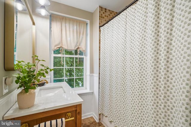 336 1ST AVE, Phoenixville, PA 19460