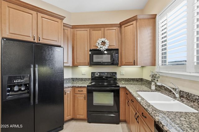 4241 N PEBBLECREEK Parkway 37, Goodyear, AZ 85395