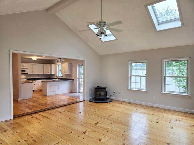 16 9th Street, Leominster, MA 01453
