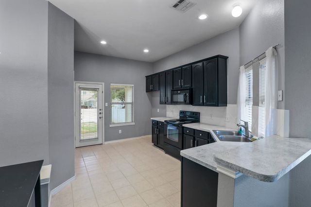 1104 Grey Fox Drive, Savannah, TX 76227