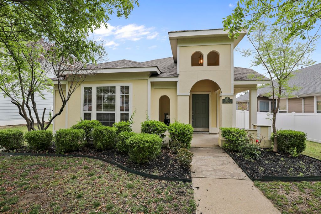 1104 Grey Fox Drive, Savannah, TX 76227