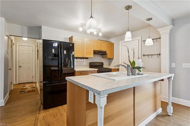 2510 Oak LN, West Point, VA 23181