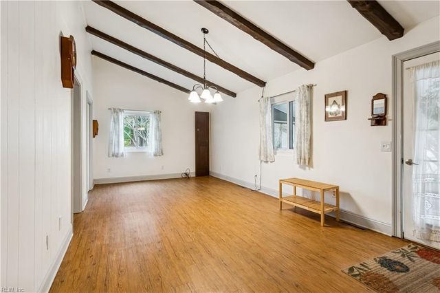 2510 Oak LN, West Point, VA 23181