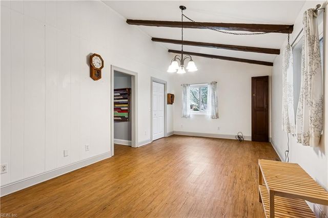 2510 Oak LN, West Point, VA 23181