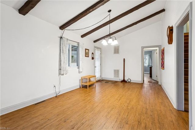 2510 Oak LN, West Point, VA 23181