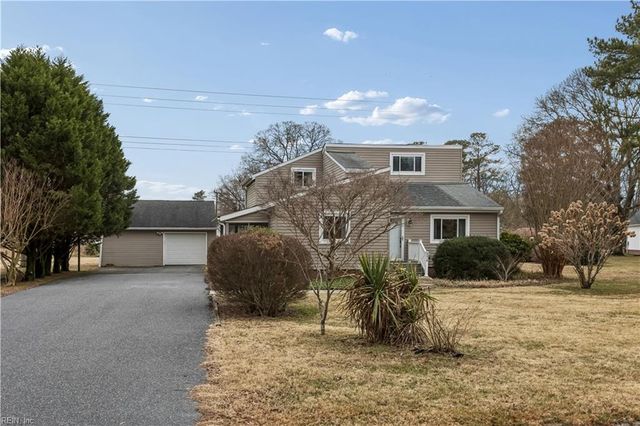 2510 Oak LN, West Point, VA 23181