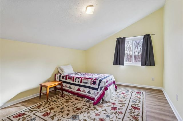 2510 Oak LN, West Point, VA 23181