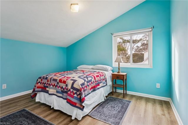 2510 Oak LN, West Point, VA 23181