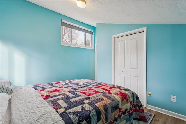 2510 Oak LN, West Point, VA 23181