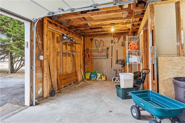 2510 Oak LN, West Point, VA 23181