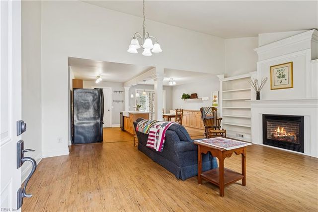 2510 Oak LN, West Point, VA 23181