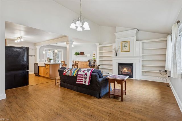 2510 Oak LN, West Point, VA 23181