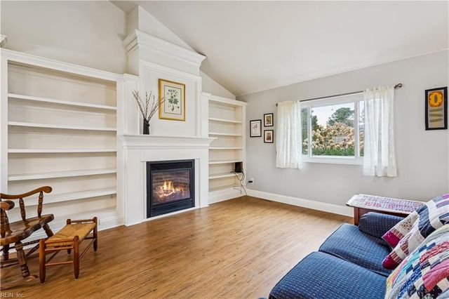 2510 Oak LN, West Point, VA 23181