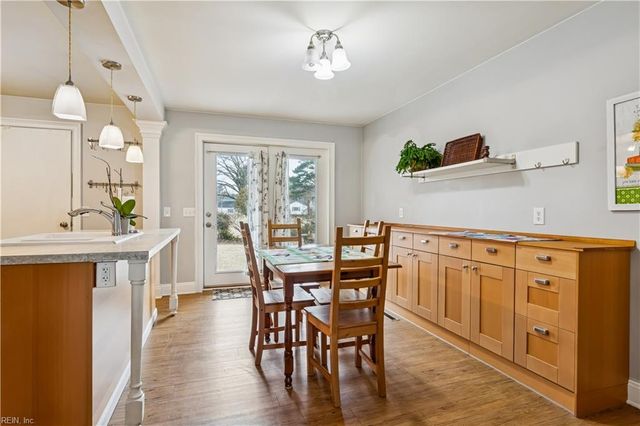 2510 Oak LN, West Point, VA 23181