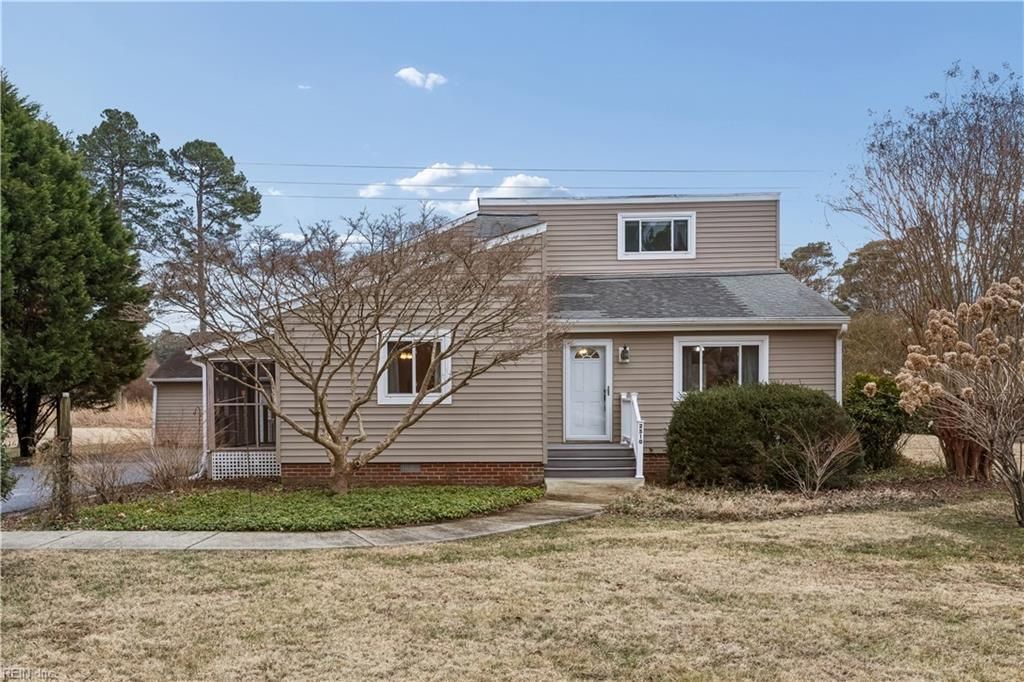 2510 Oak LN, West Point, VA 23181