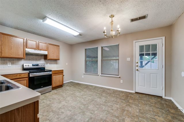 7940 Hidden Brook Drive, Fort Worth, TX 76120