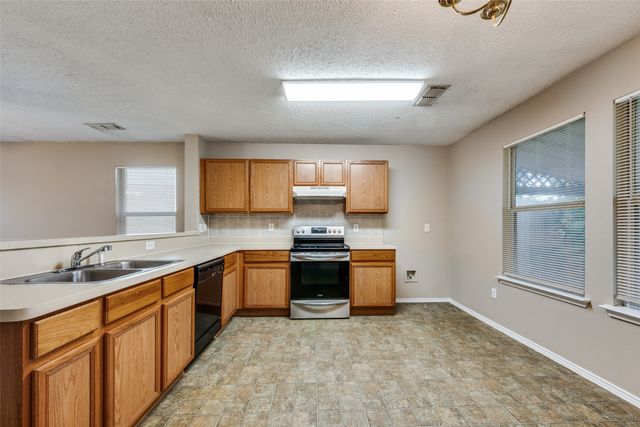 7940 Hidden Brook Drive, Fort Worth, TX 76120