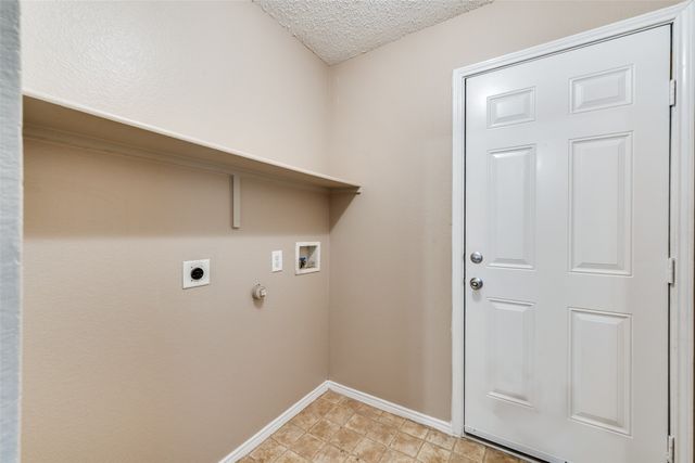 7940 Hidden Brook Drive, Fort Worth, TX 76120