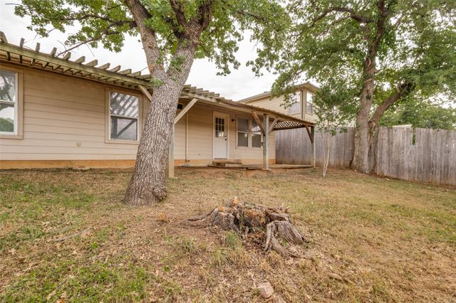 7940 Hidden Brook Drive, Fort Worth, TX 76120