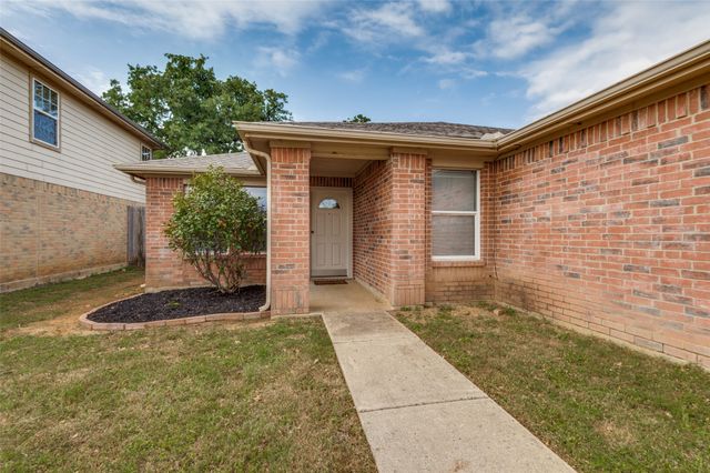 7940 Hidden Brook Drive, Fort Worth, TX 76120