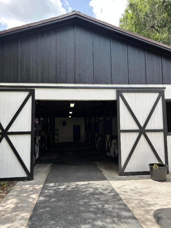 Image 5 of property listing at 13821 53rd Road S, Wellington, FL 33414