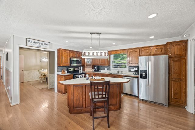 334 Wartrace Hwy, Pleasant Shade, TN 37145